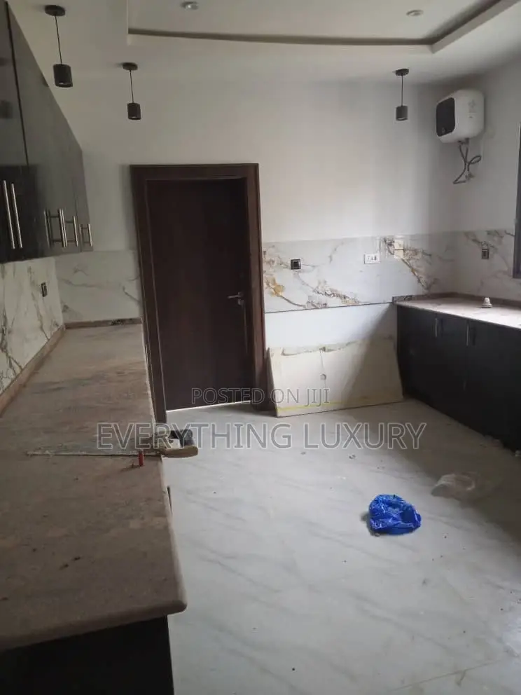 4bdrm Bungalow in Ushafa for rent