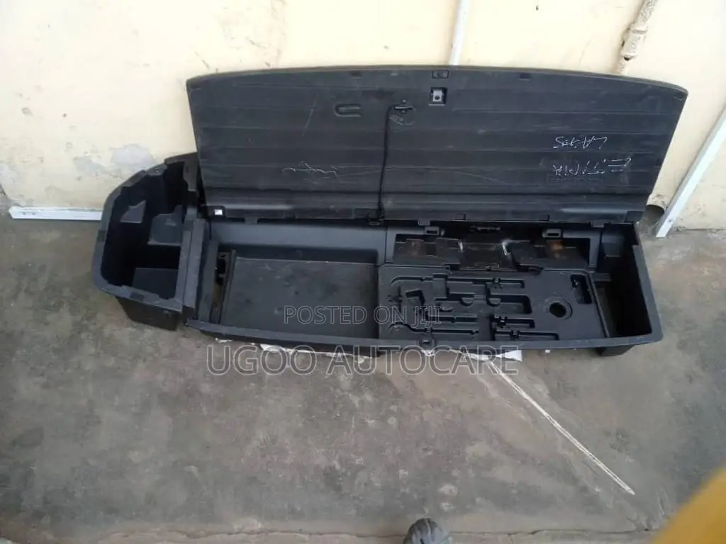 Toyota Highlander 2015 Boot Board and Tools Bucket