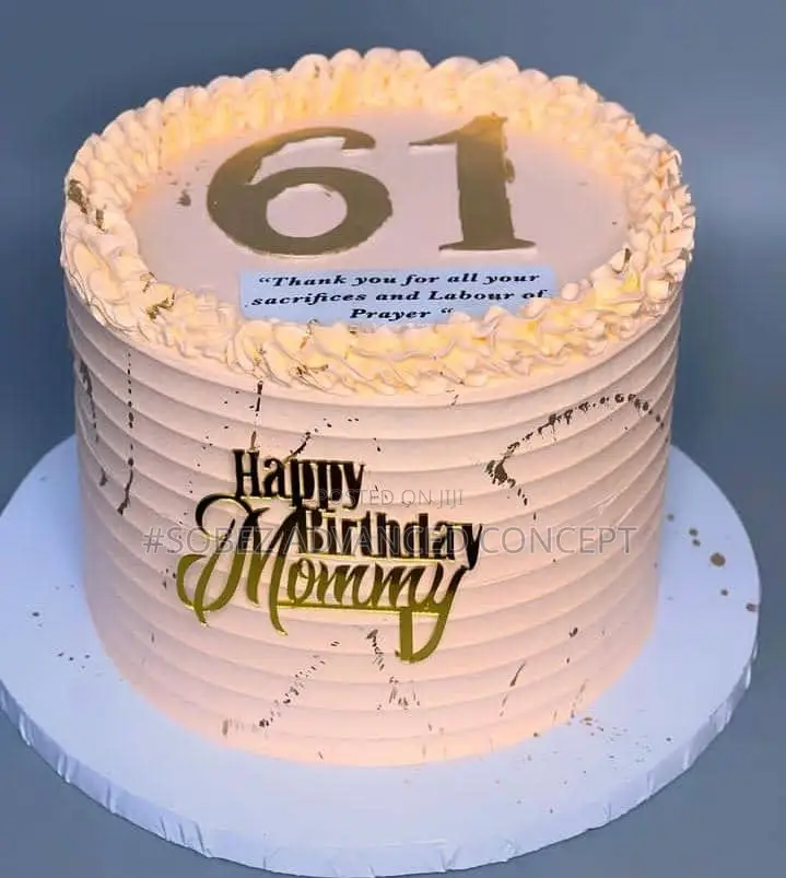 Strawberry Flavoured Cake 