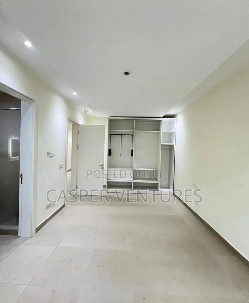1bdrm Condo in Phase 1 for rent