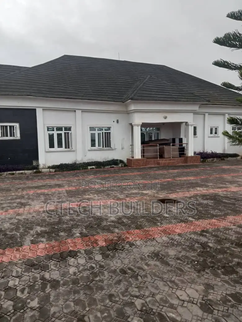 4bdrm Bungalow in Benin City for sale