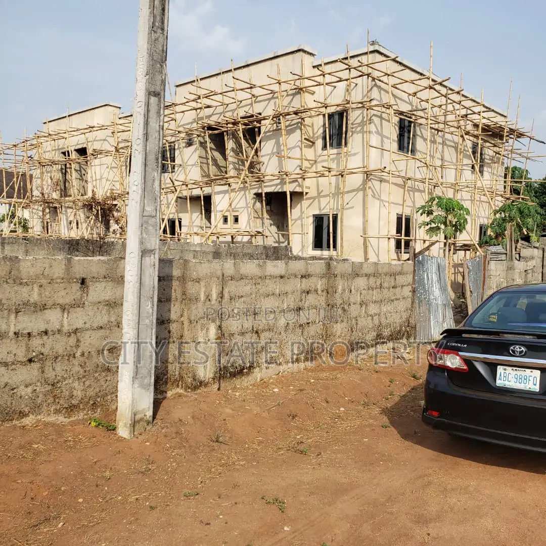 8bdrm Townhouse/Terrace in Crystal View Estate, Owerri for Sale