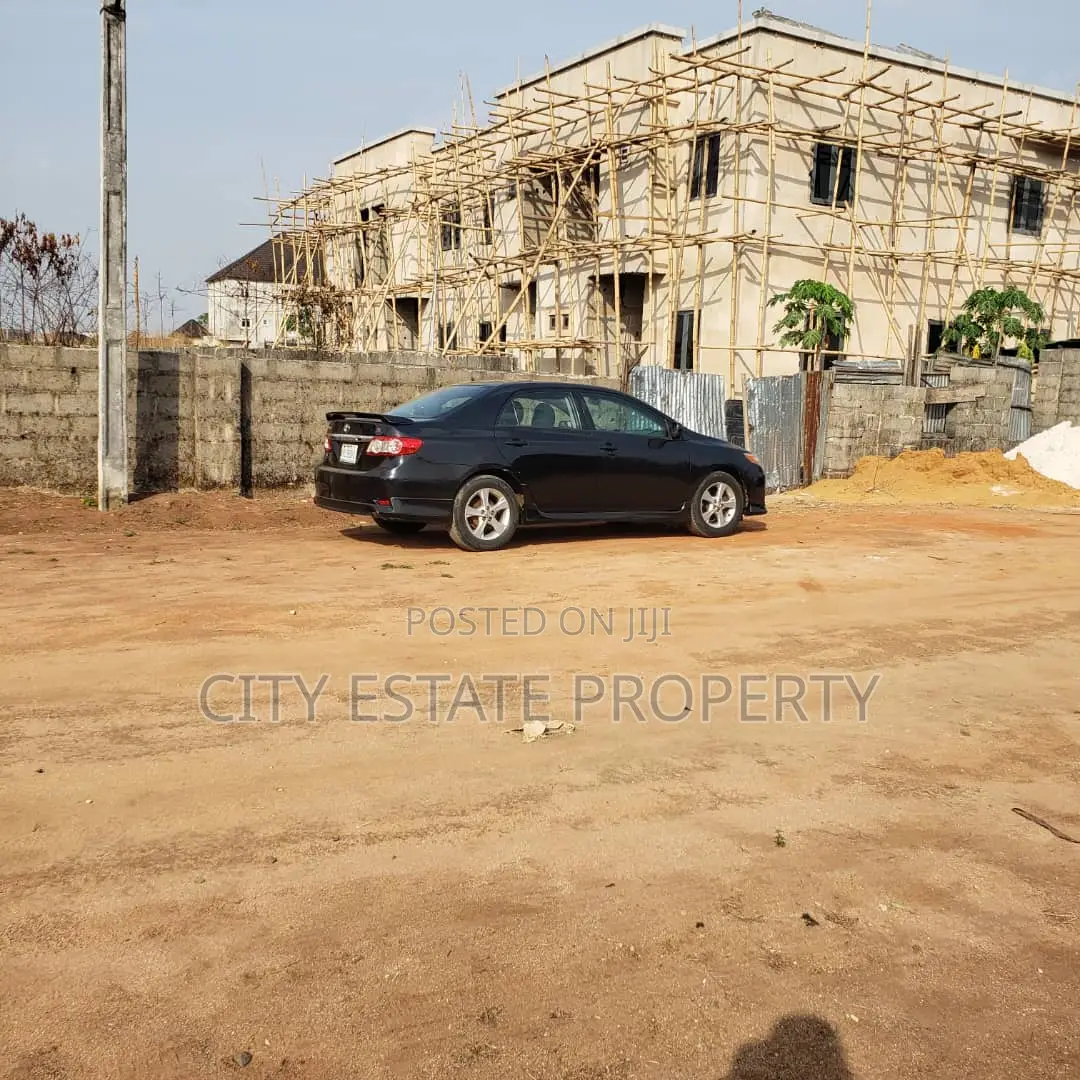 8bdrm Townhouse/Terrace in Crystal View Estate, Owerri for Sale