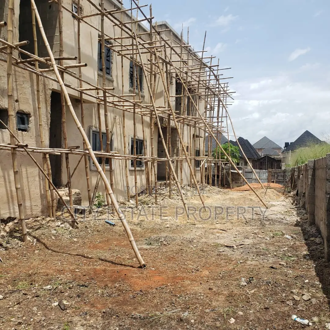 8bdrm Townhouse/Terrace in Crystal View Estate, Owerri for Sale