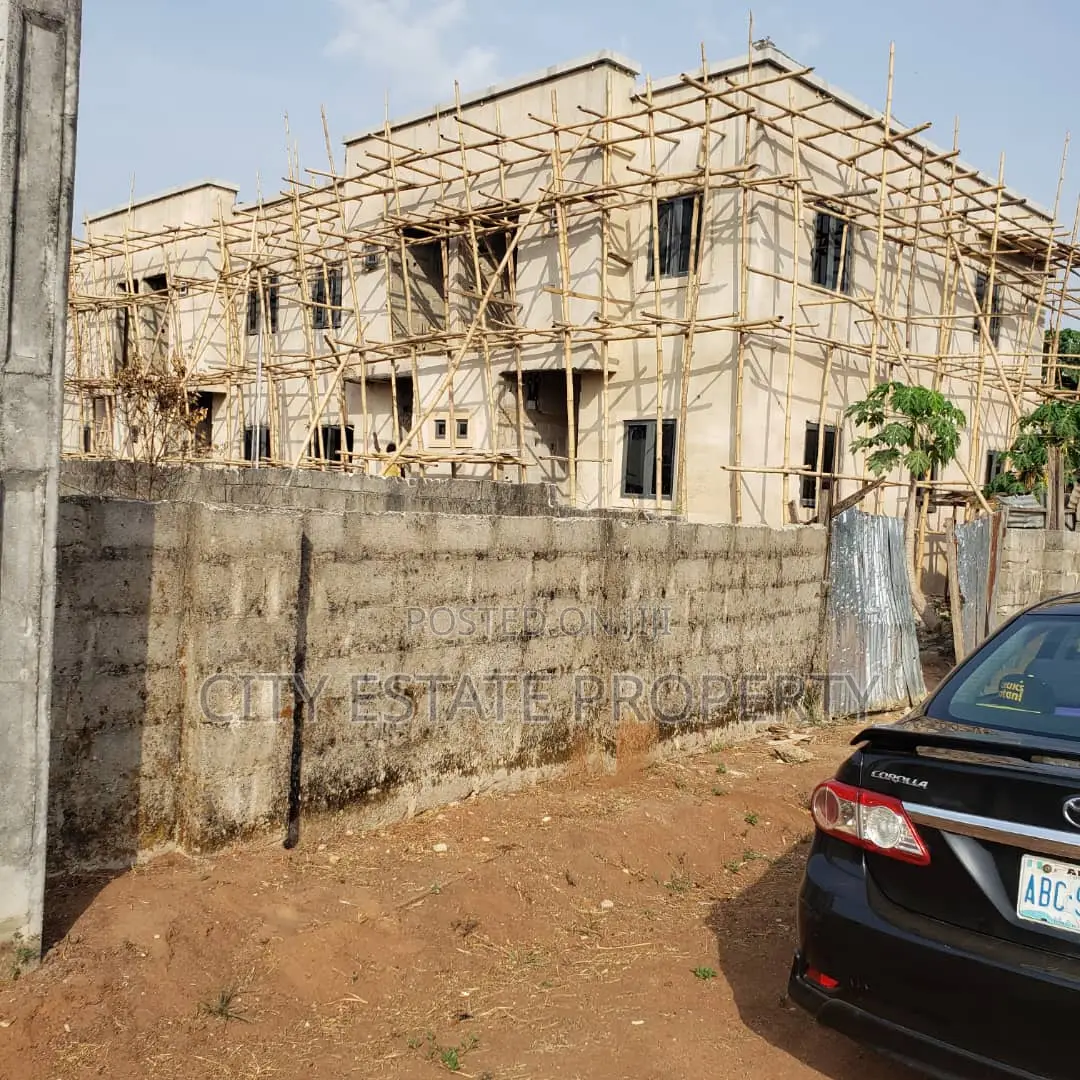 8bdrm Townhouse/Terrace in Crystal View Estate, Owerri for Sale
