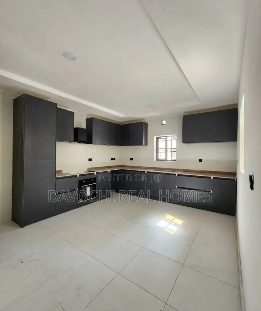 5bdrm Duplex in Chevron Drive, Lekki for rent