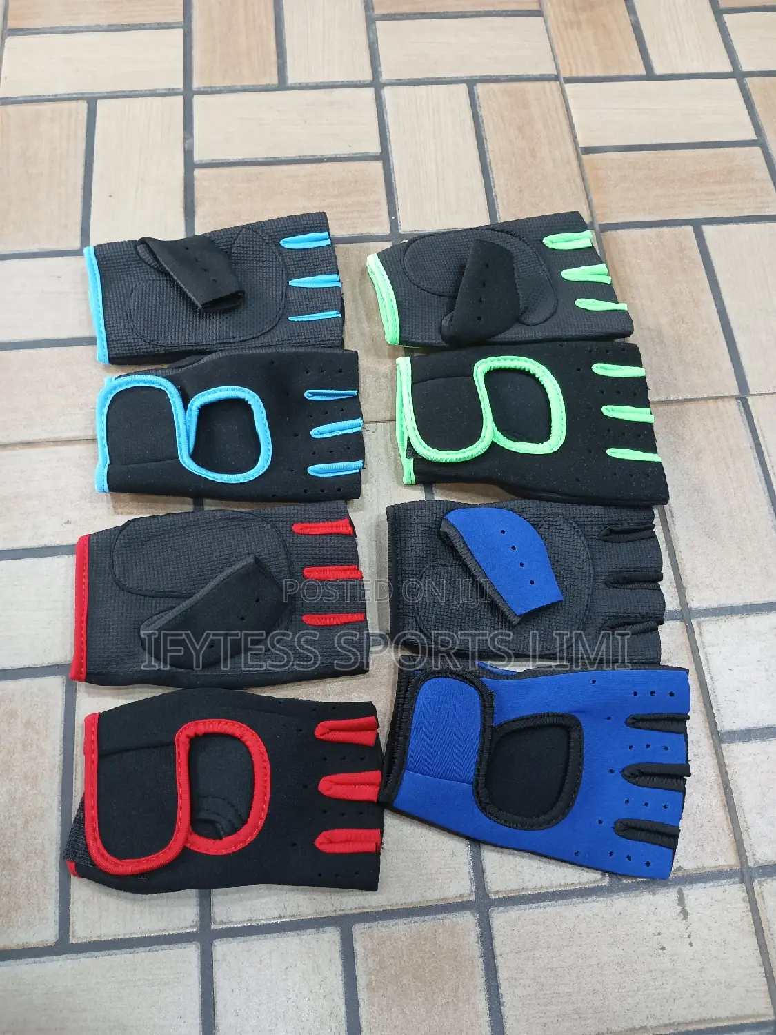 Female Gym Gloves.