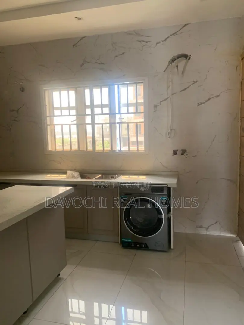 5bdrm Duplex in Chevron Drive, Lekki for rent
