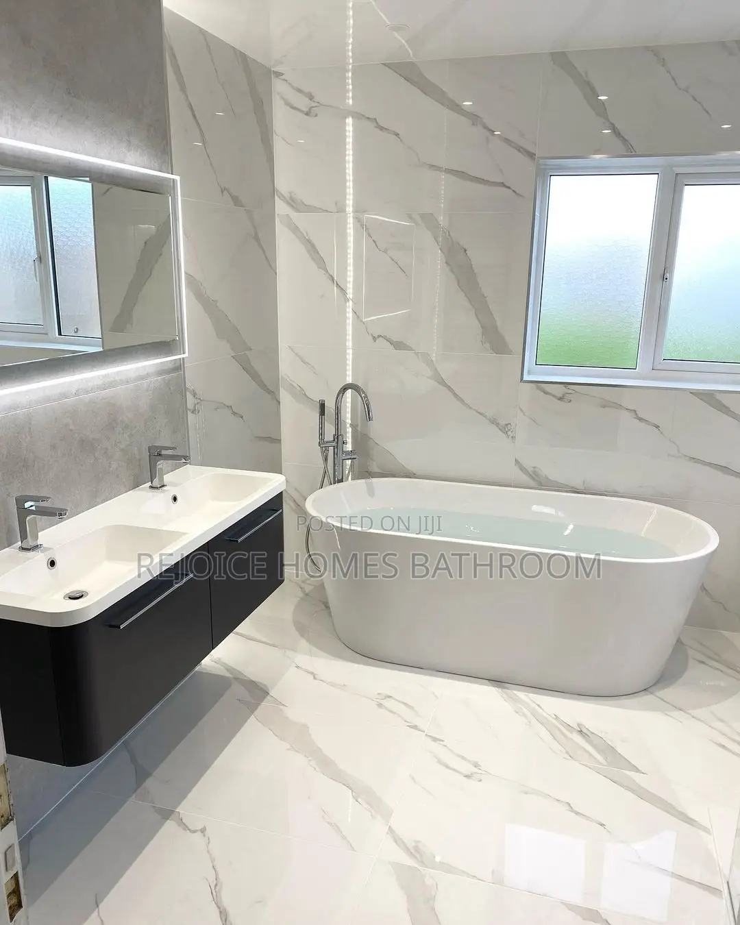 White Freestanding Bathtub