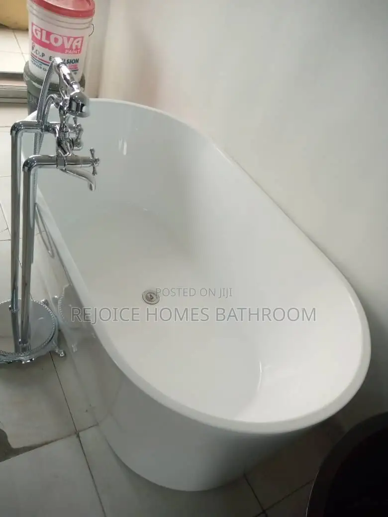 White Freestanding Bathtub