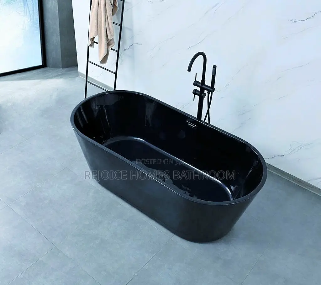 Black Freestanding Bathtub