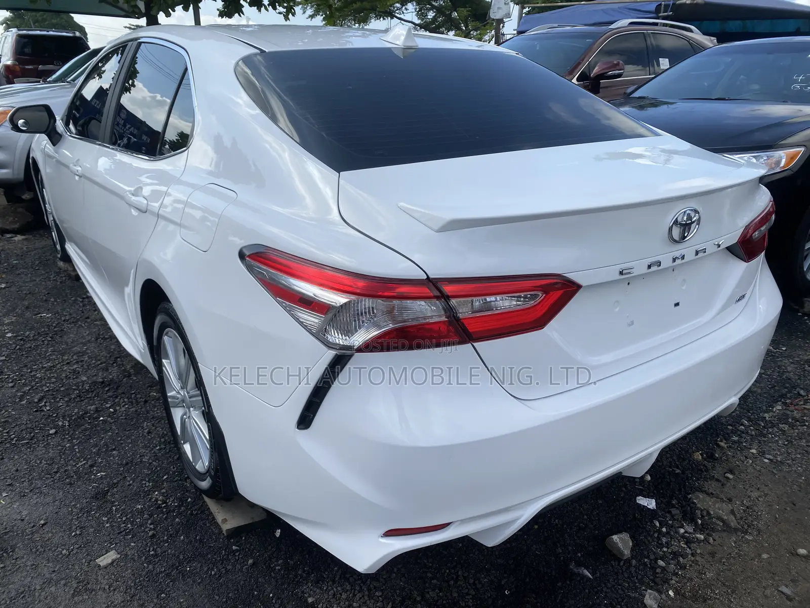 Toyota Camry SE FWD 2020 White