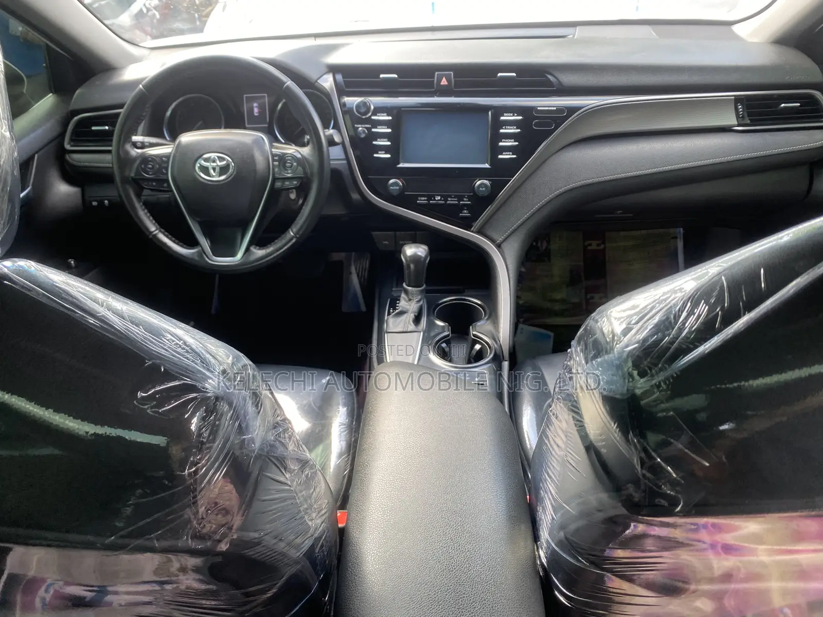 Toyota Camry SE FWD 2020 White
