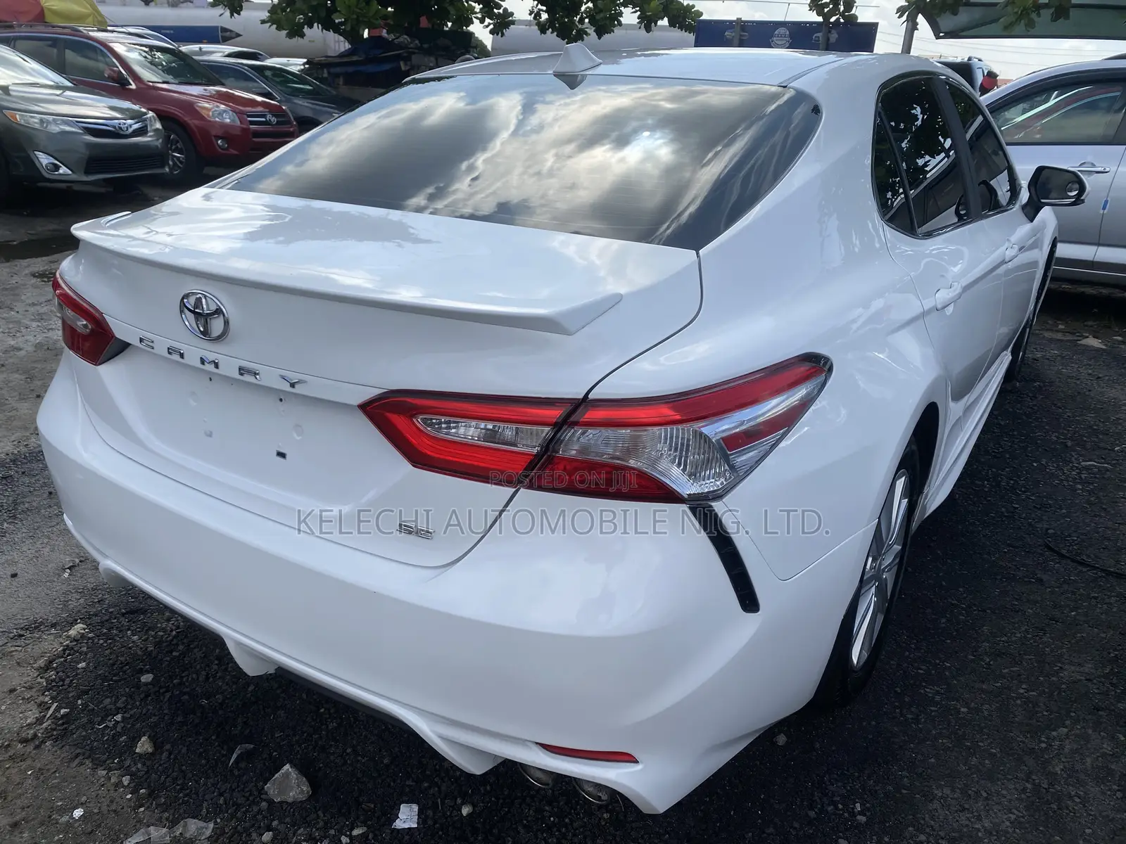 Toyota Camry SE FWD 2020 White