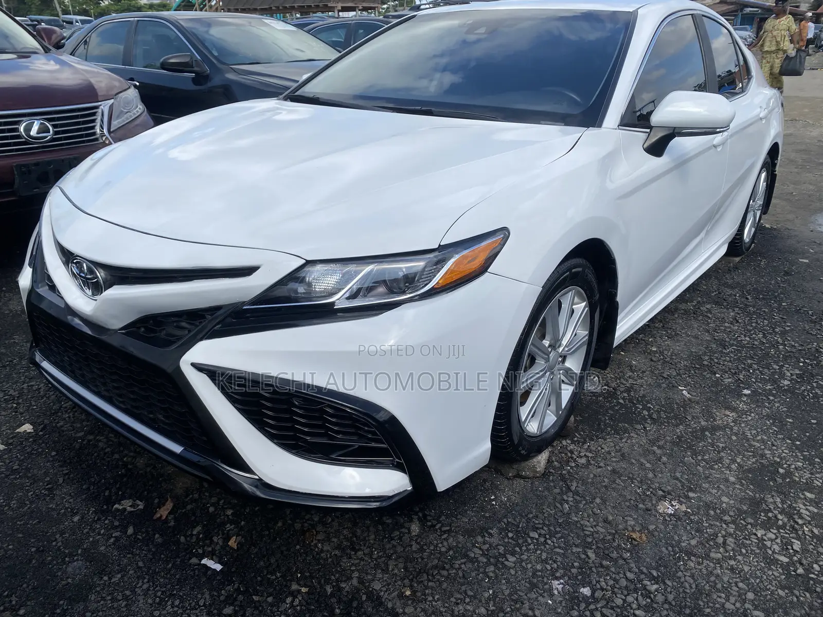 Toyota Camry SE FWD 2020 White