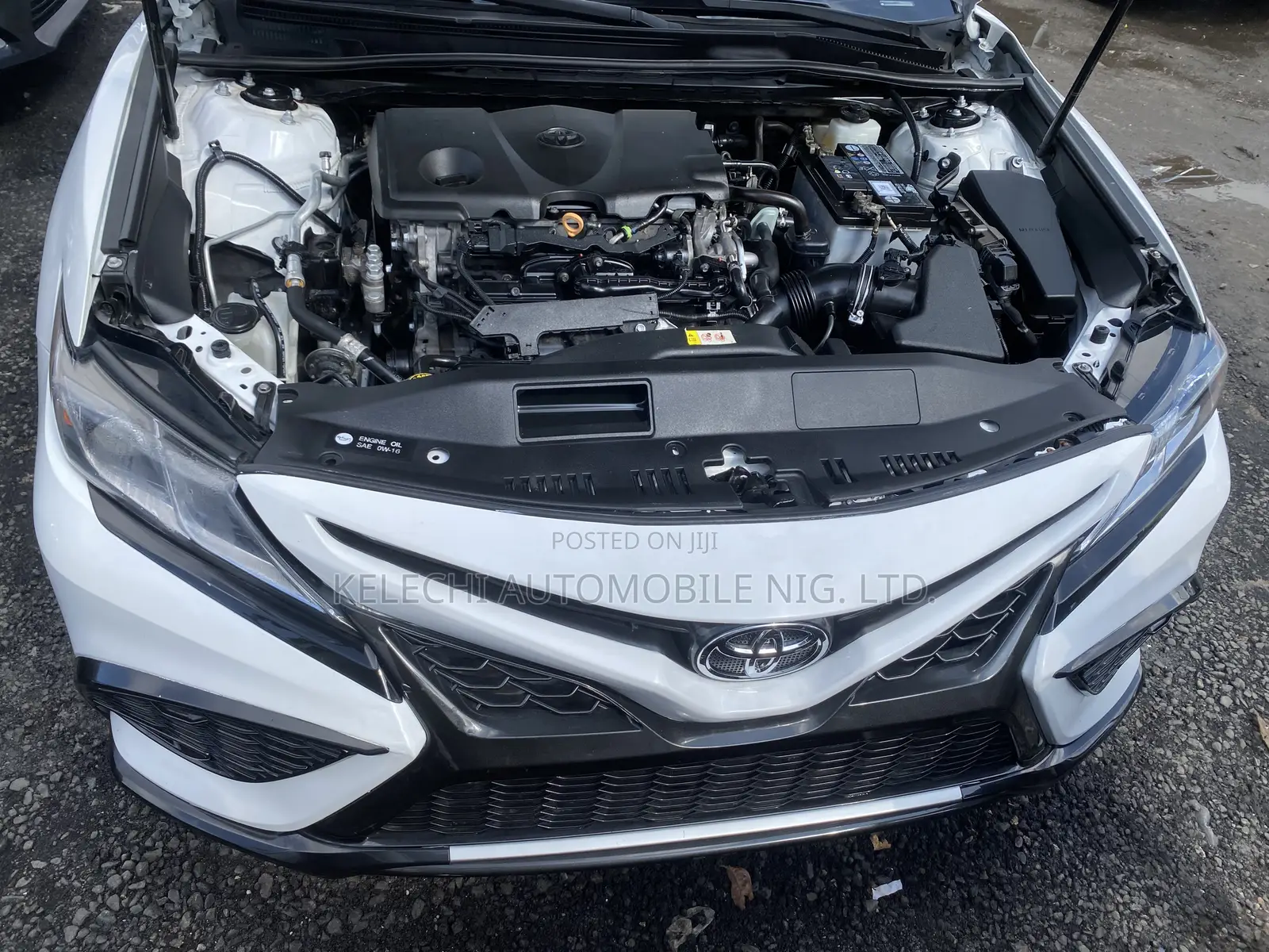 Toyota Camry SE FWD 2020 White