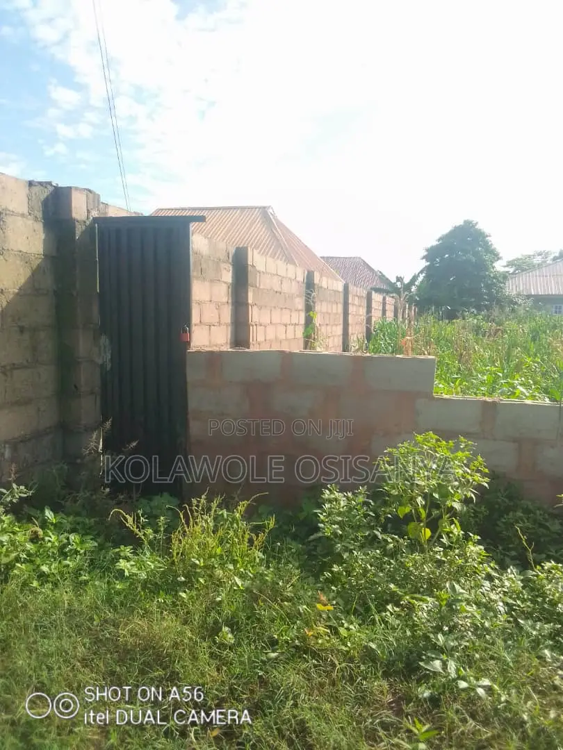Quater Measuring 30ft By 60ft In A Serene Environ