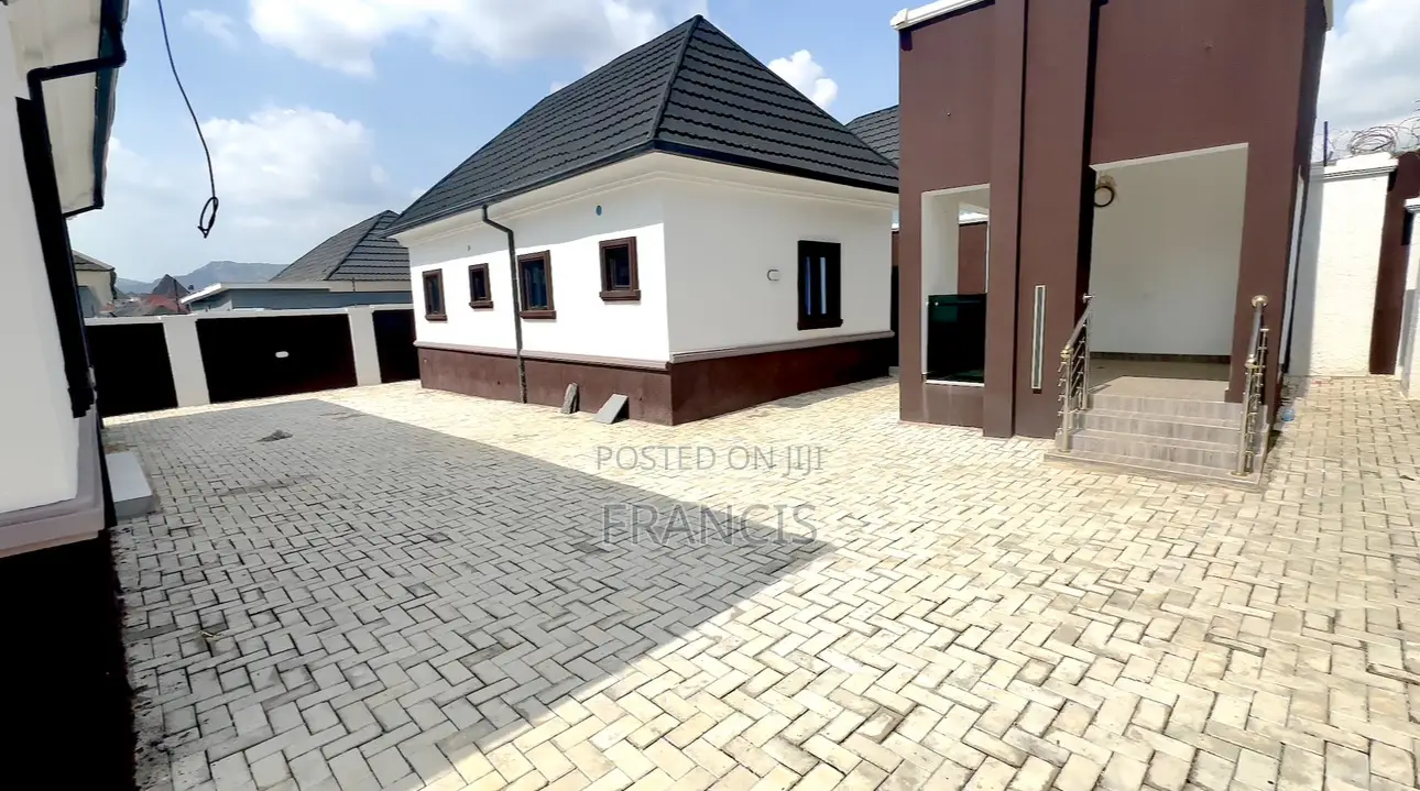 3bdrm Bungalow in Efab Queens, Gwarinpa for sale