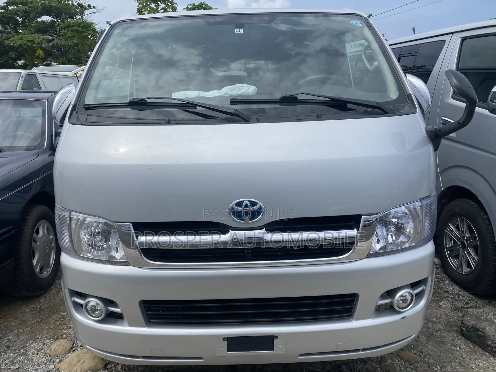 Toyota HiAce 2011 Silver