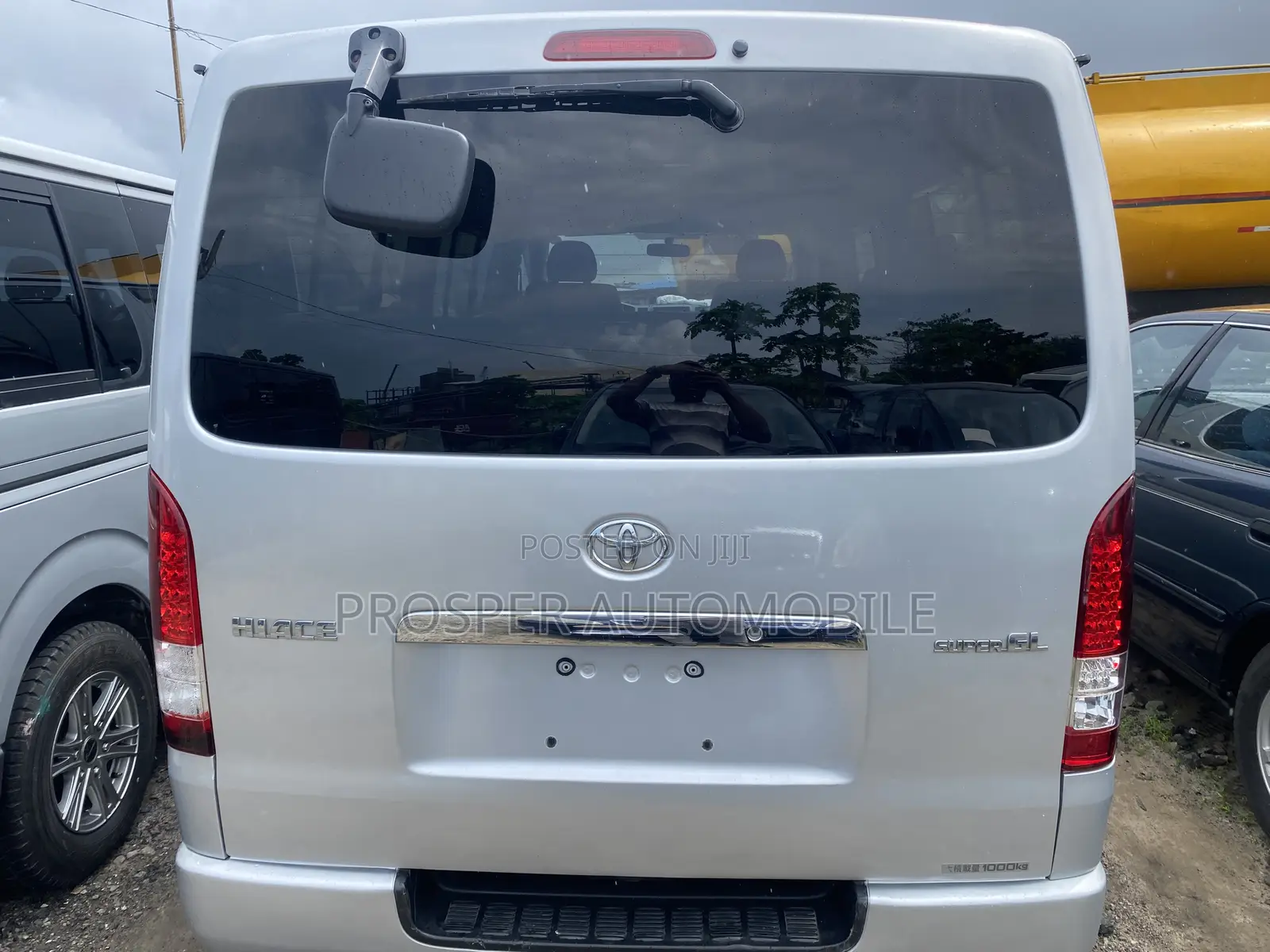 Toyota HiAce 2011 Silver