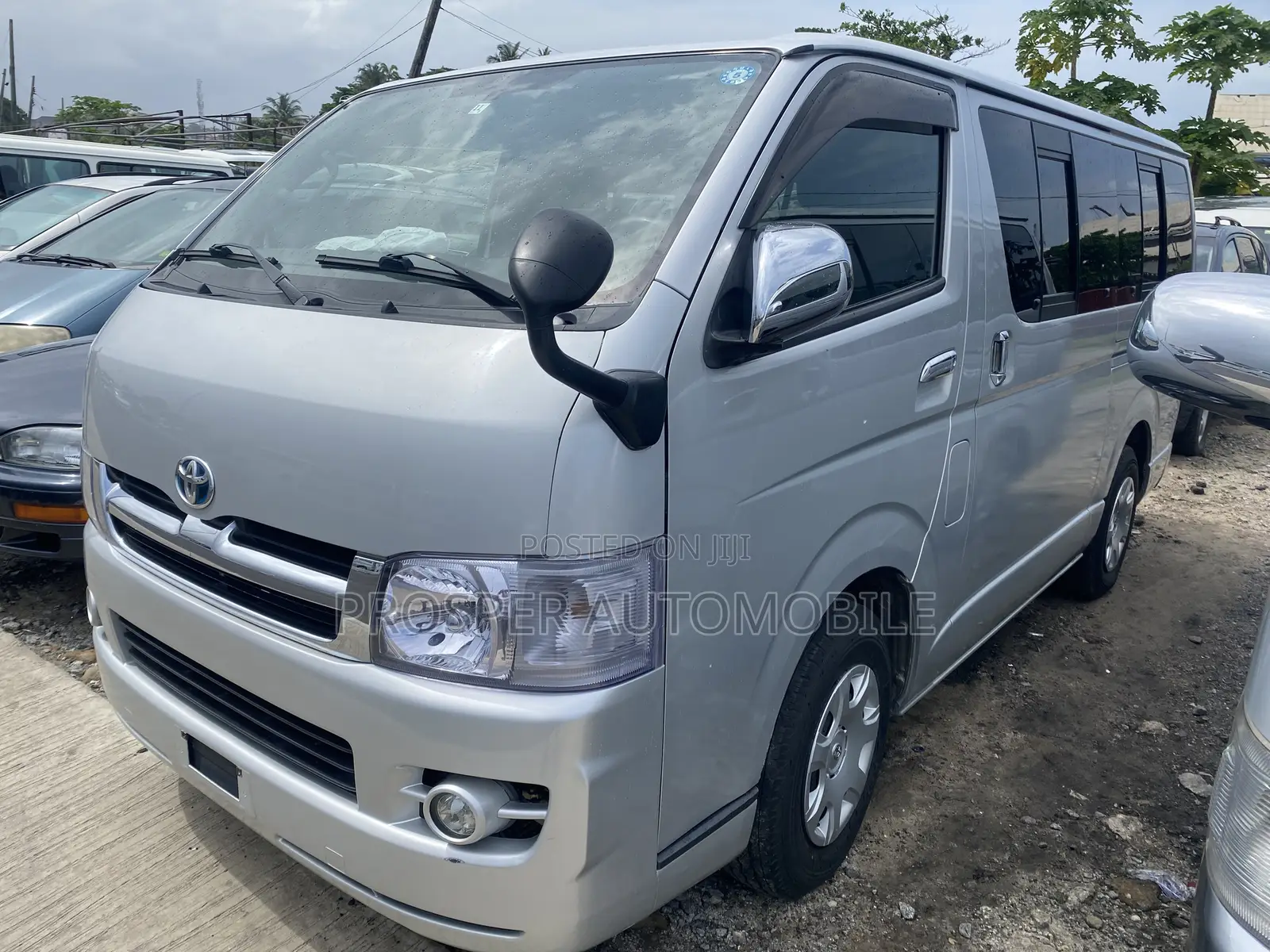 Toyota HiAce 2011 Silver