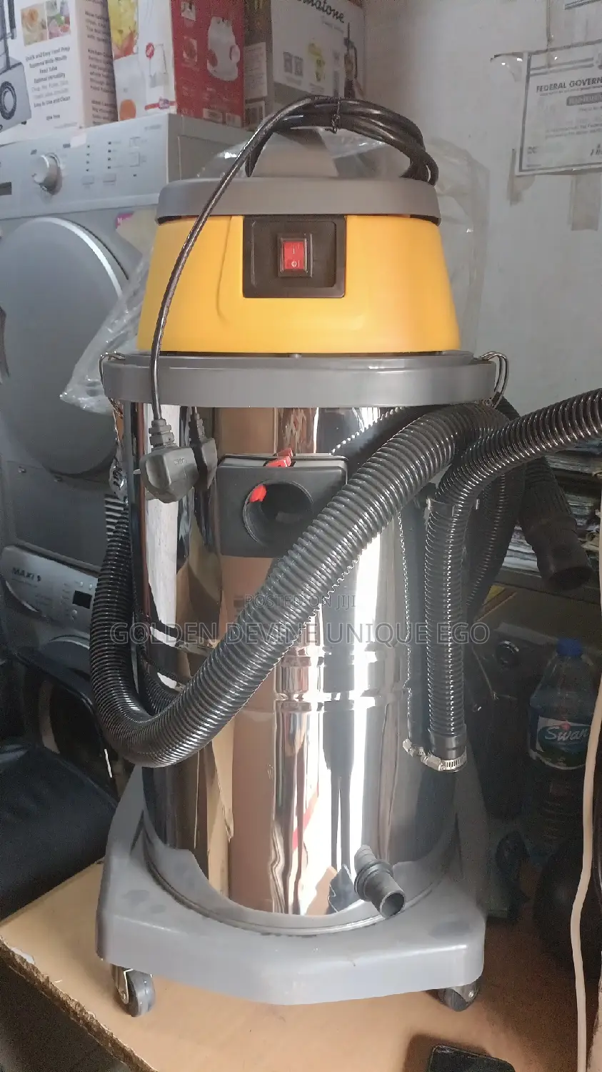 Ignis Vacuum Cleaner 30 Litres. Wet And Dry