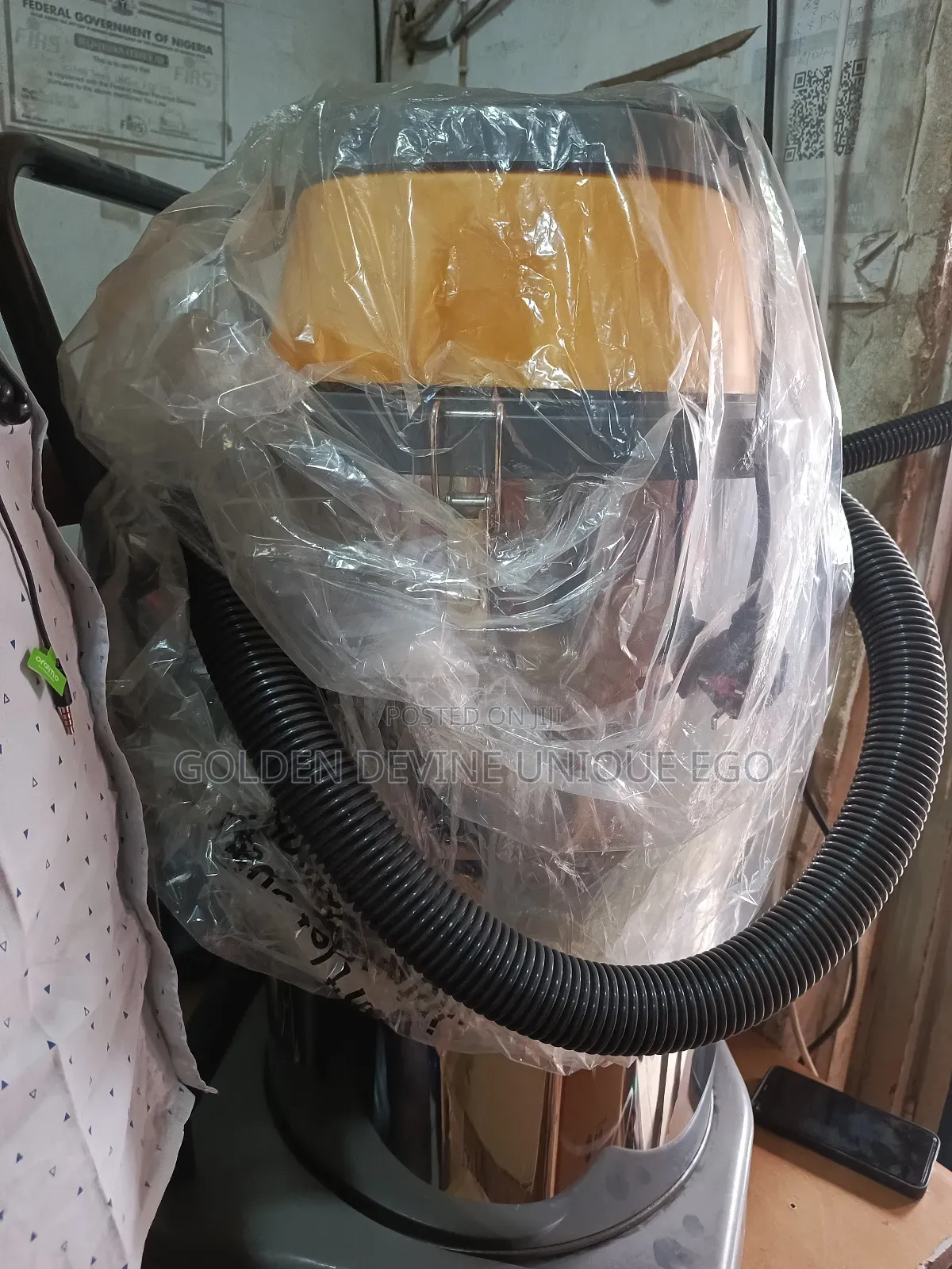 Ignis Vacuum Cleaner 30 Litres. Wet And Dry