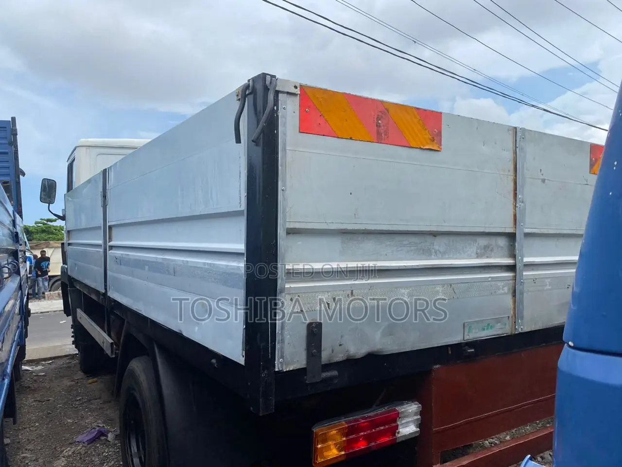 Mercedes Benz 814 V6 2002 White