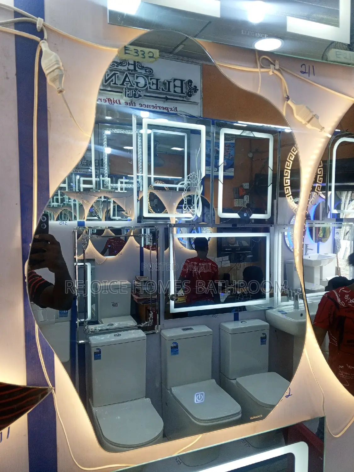 Curvy Mirror With 3 Lights