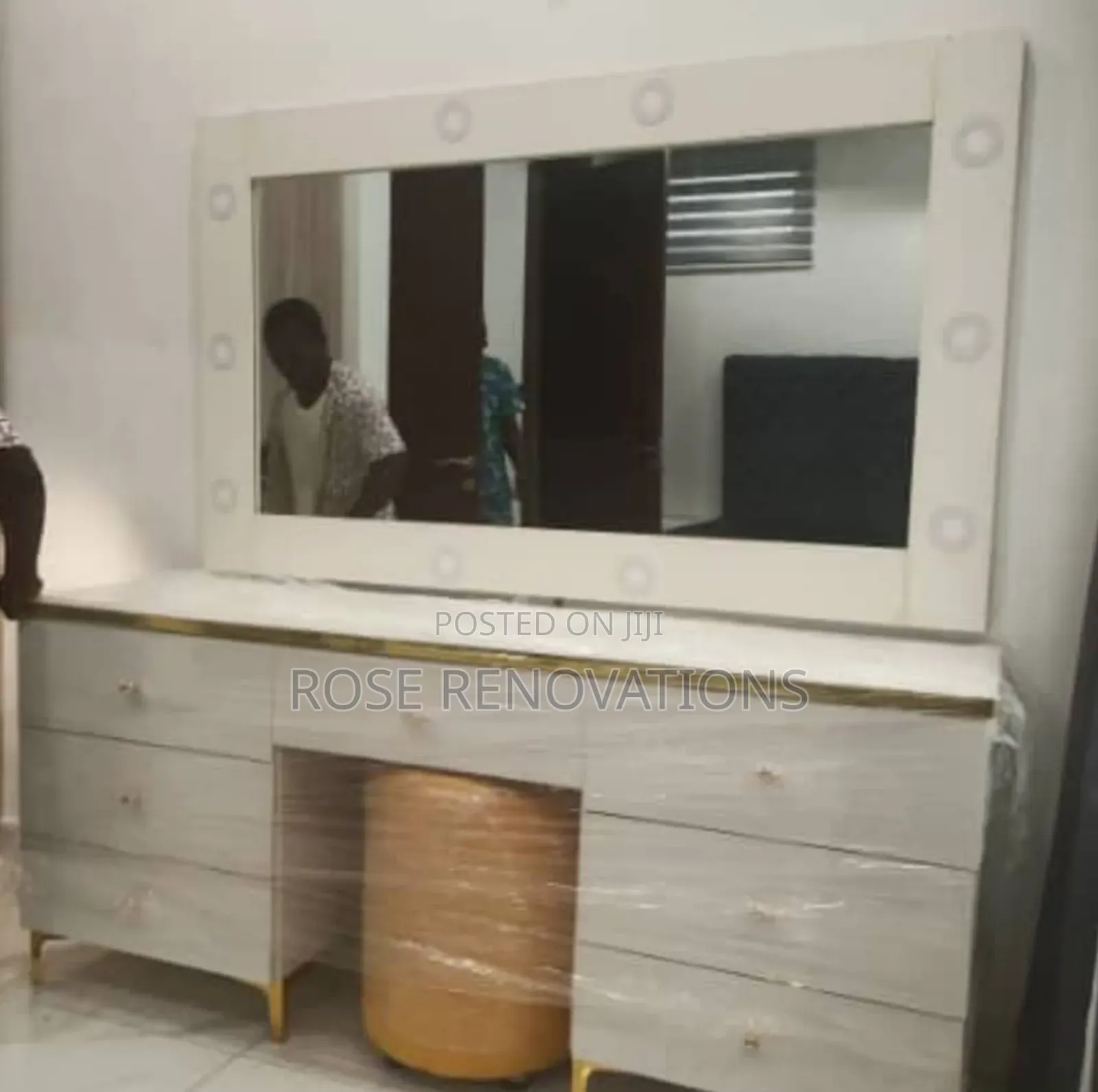 Brand New HDF Dressing Mirrow Furniture Set