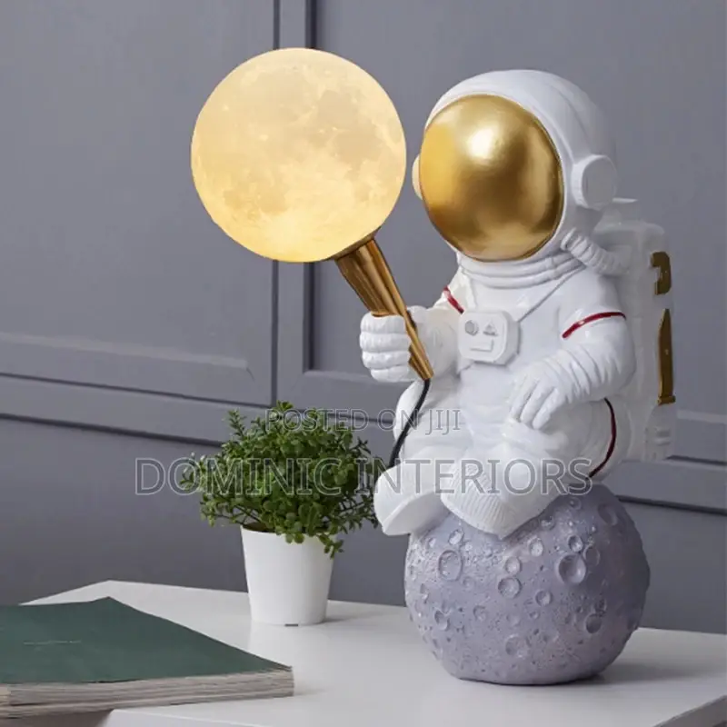 Nordic Astronaut Resin Table Lamp