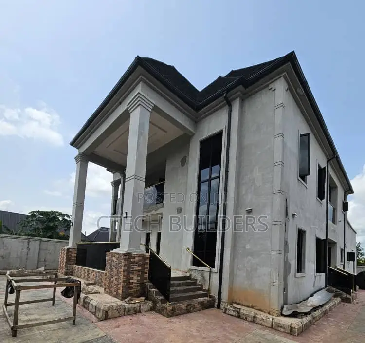 5bdrm Duplex in Benin City for sale