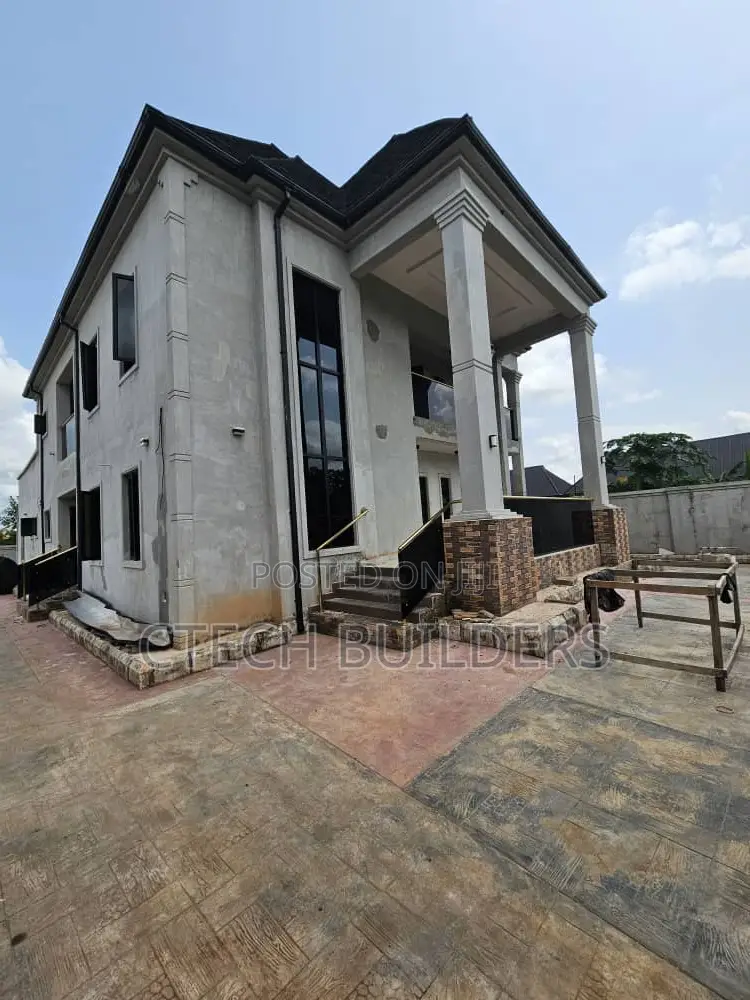 5bdrm Duplex in Benin City for sale