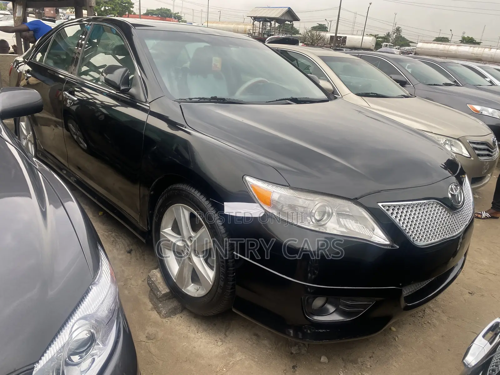 Toyota Camry SE 4dr Sedan (2.5L 4cyl 6A) 2011 Matt Black