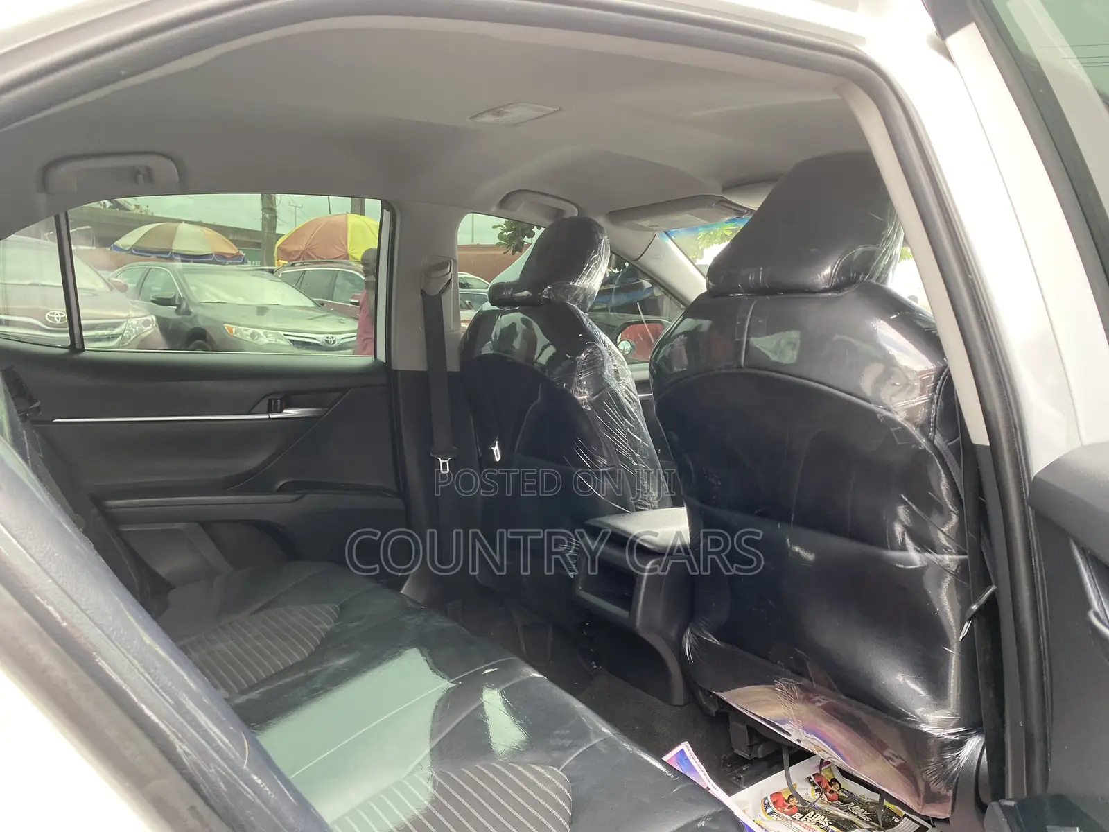 Toyota Camry SE FWD 2020 White