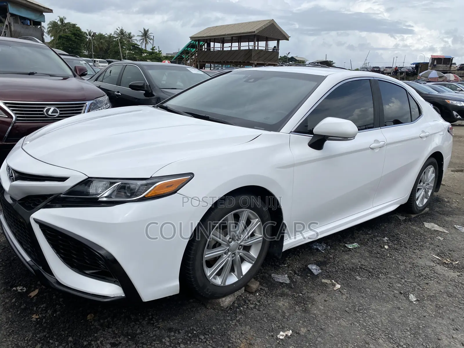Toyota Camry SE FWD 2020 White