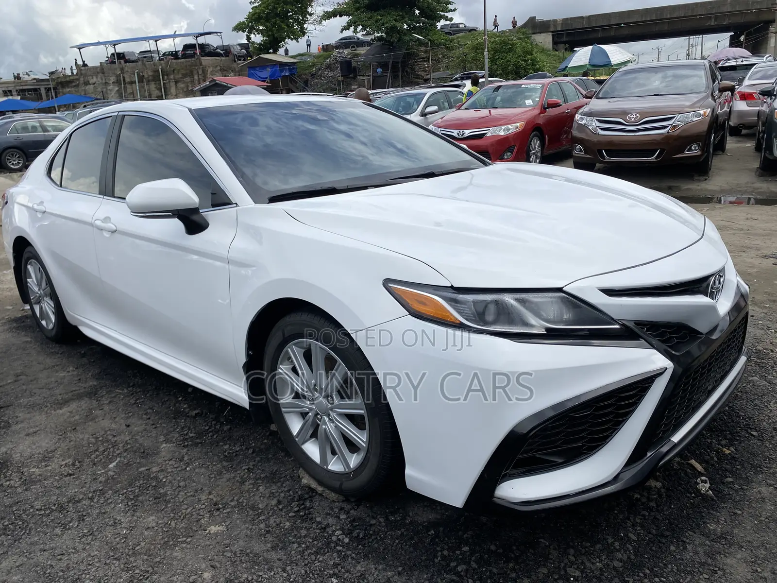 Toyota Camry SE FWD 2020 White