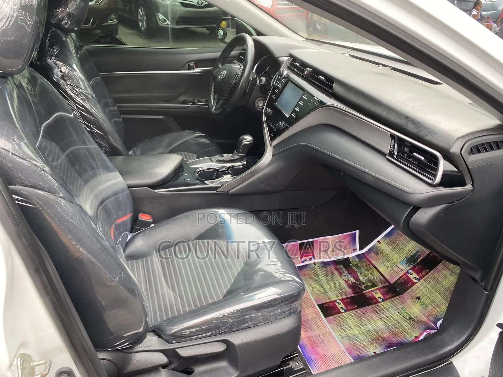 Toyota Camry SE FWD 2020 White