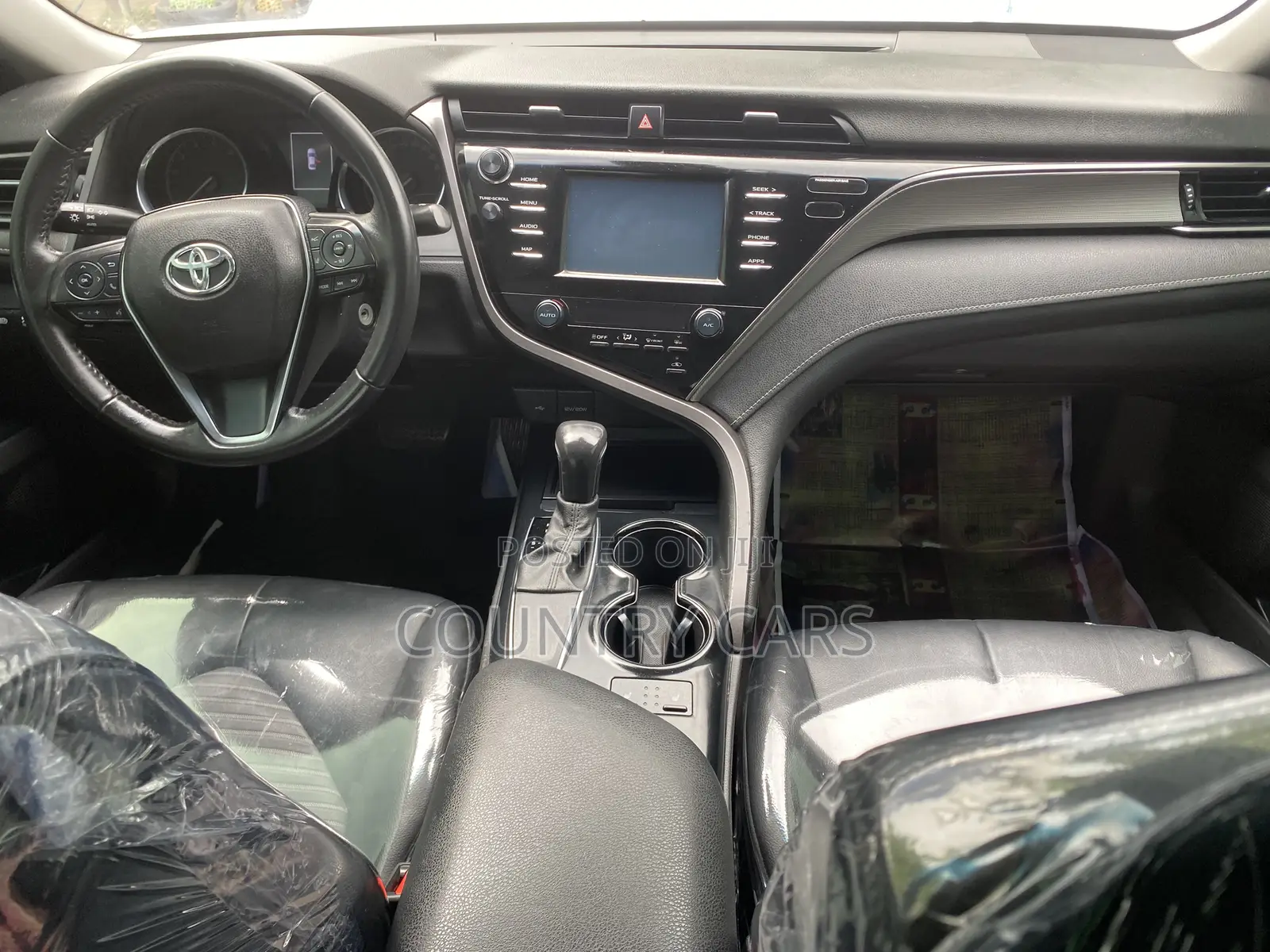 Toyota Camry SE FWD 2020 White