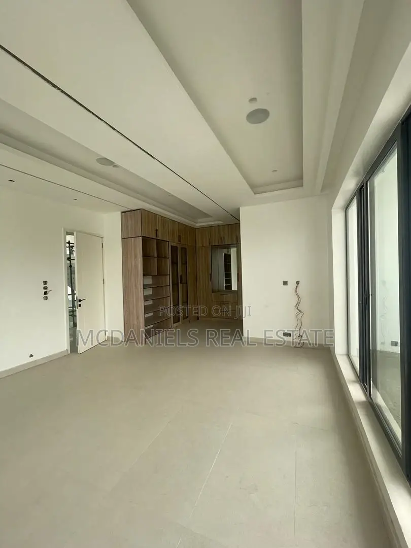 5bdrm Duplex in Osapa london for sale