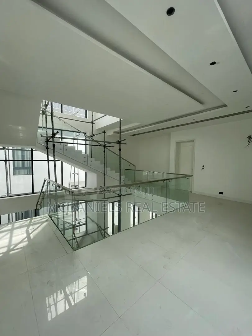 5bdrm Duplex in Osapa london for sale