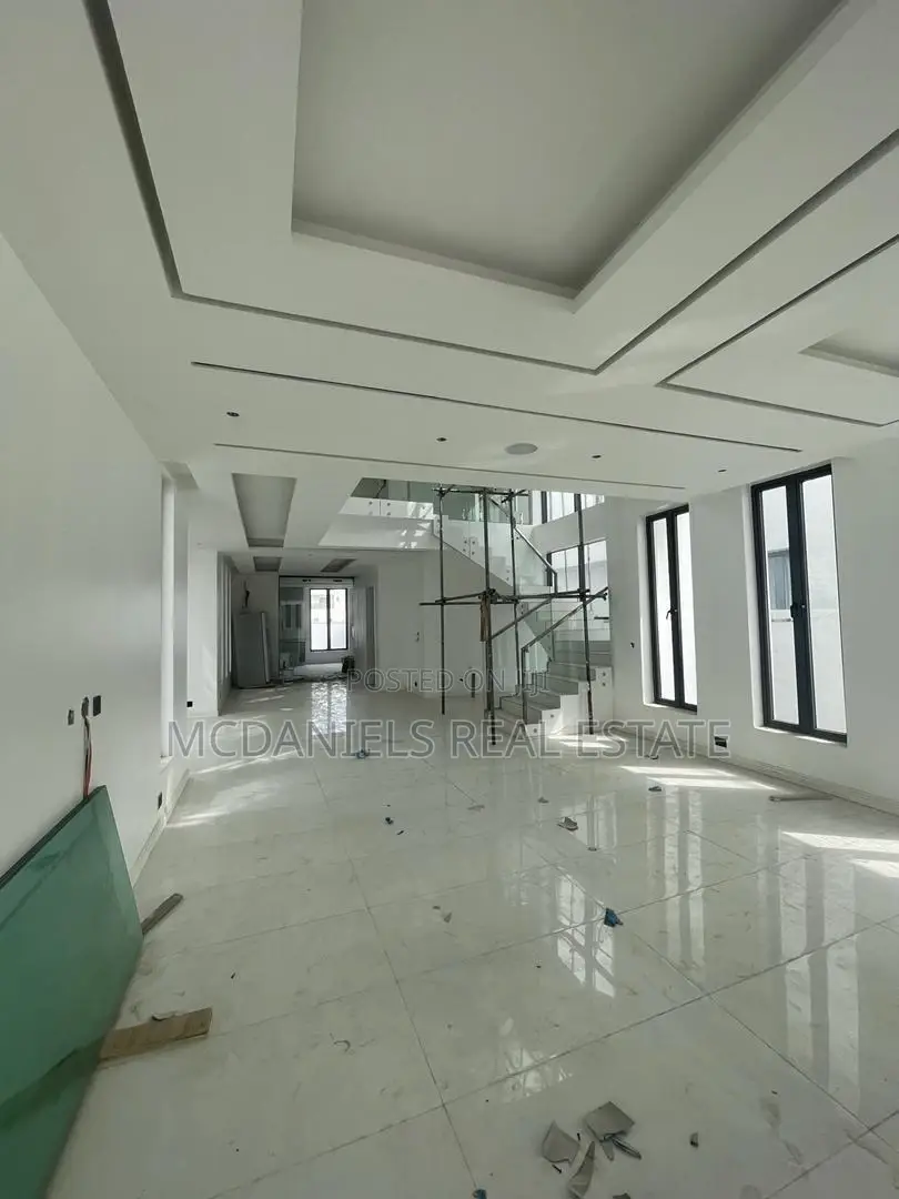 5bdrm Duplex in Osapa london for sale