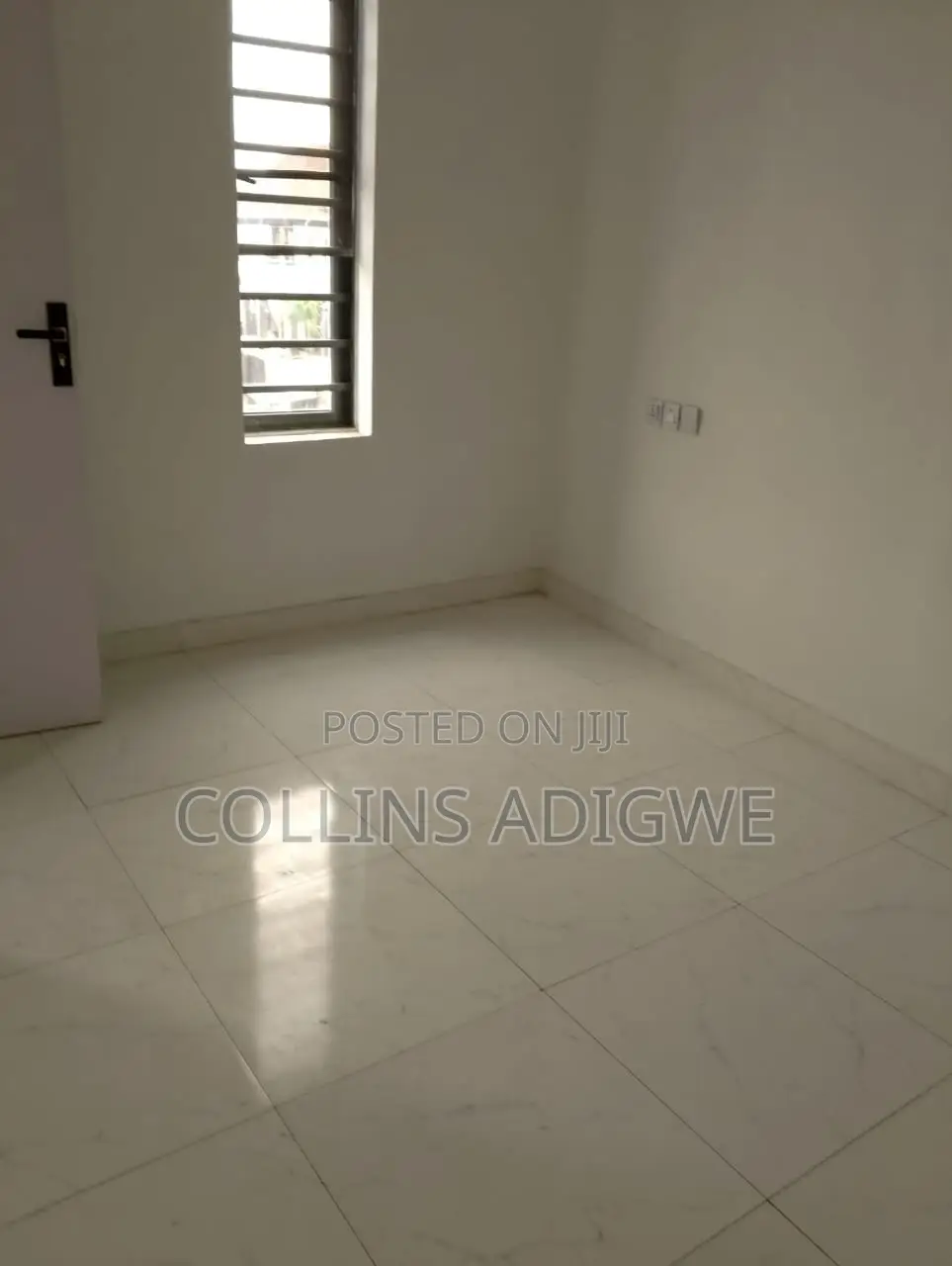 4bdrm Duplex in Mini Estate Chevron for sale