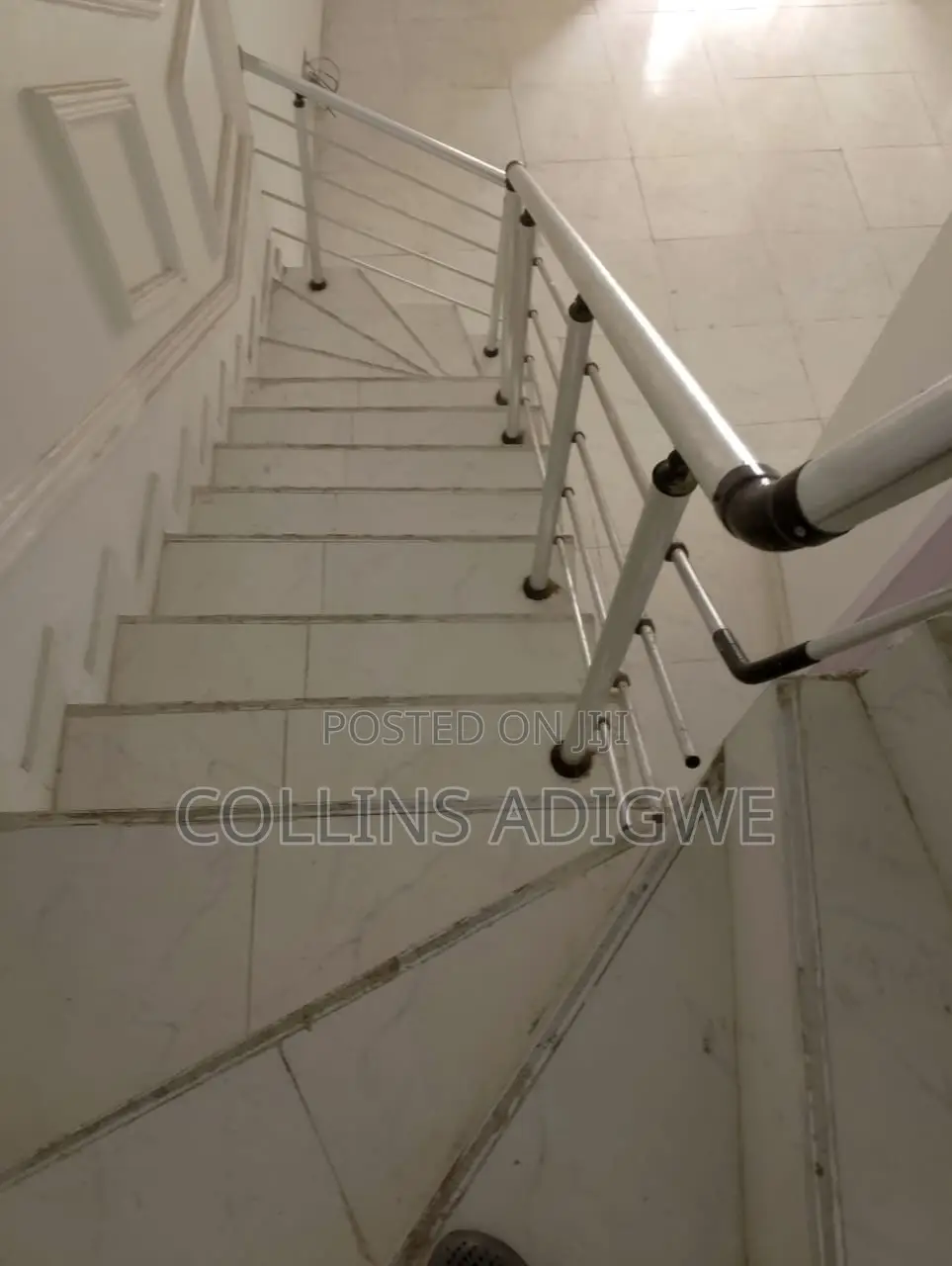 4bdrm Duplex in Mini Estate Chevron for sale