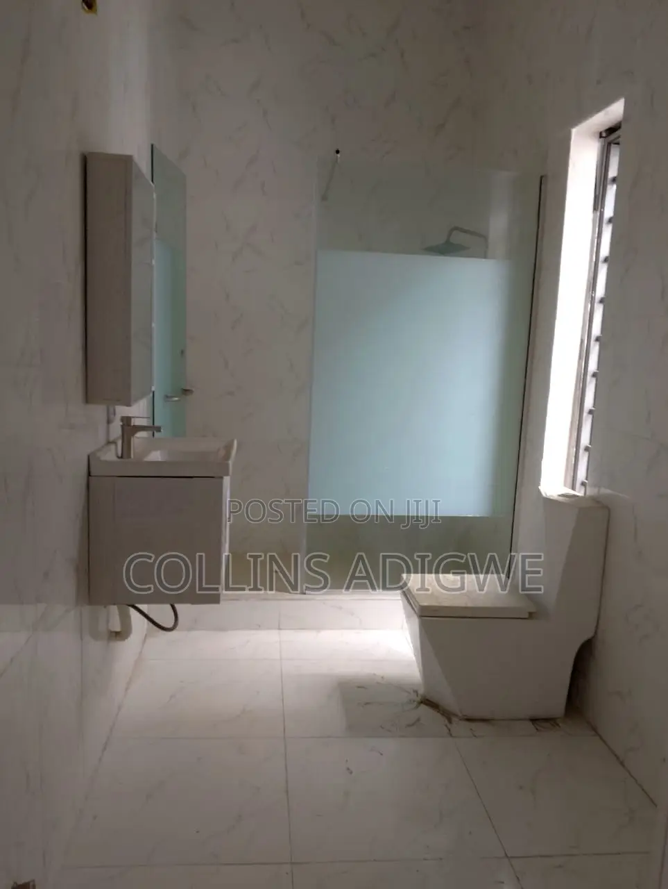 4bdrm Duplex in Mini Estate Chevron for sale