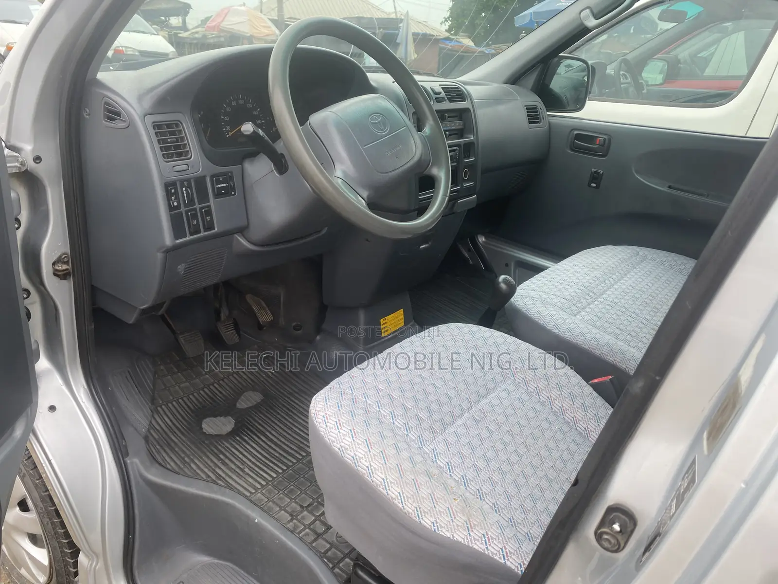 Toyota HiAce 2005 Grey