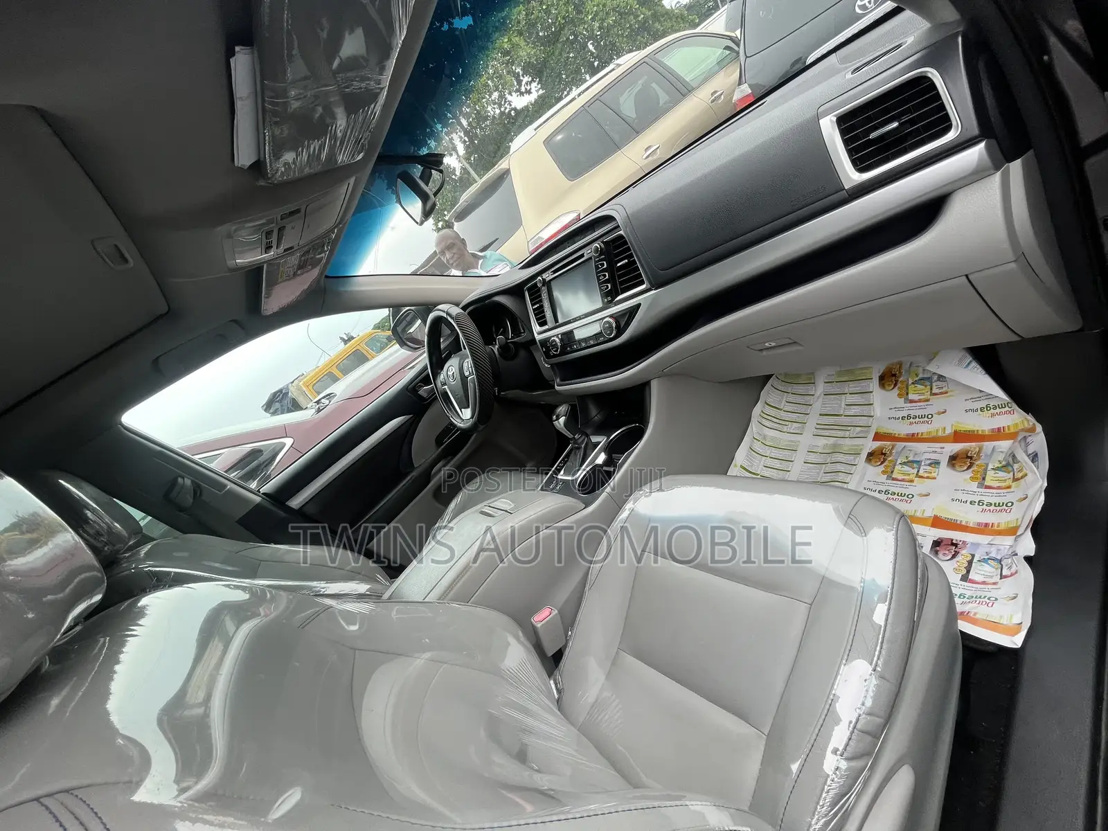 Toyota Highlander XLE V6 4x4 (3.5L 6cyl 6A) 2016 Gray