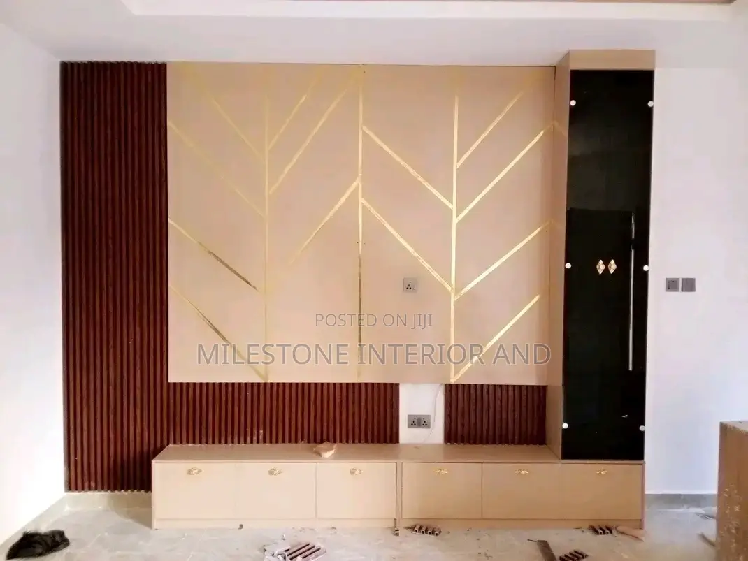 High Quality Tv Panel and Console With Tinted Glass Shelves