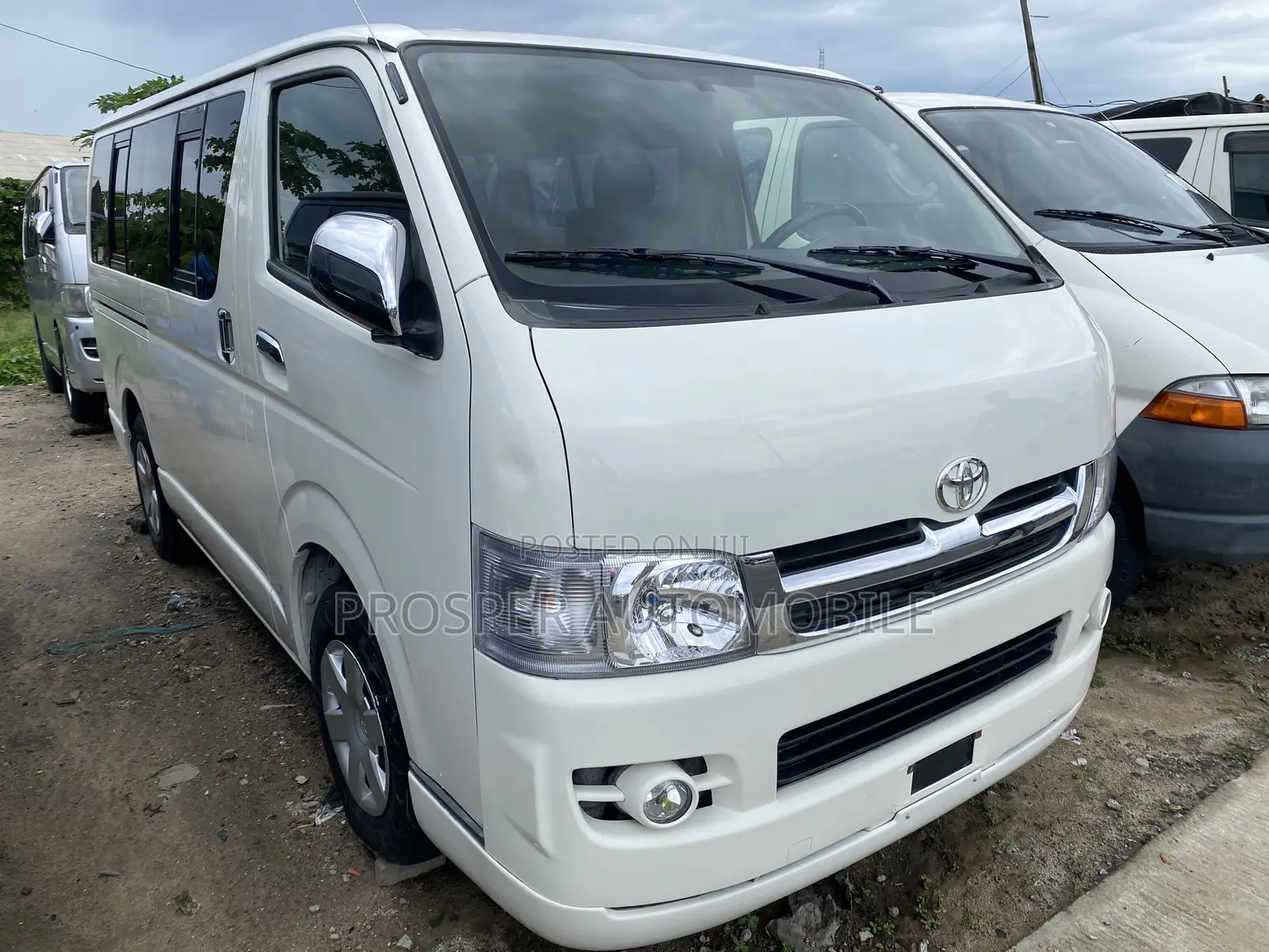 Toyota HiAce 2011 Black