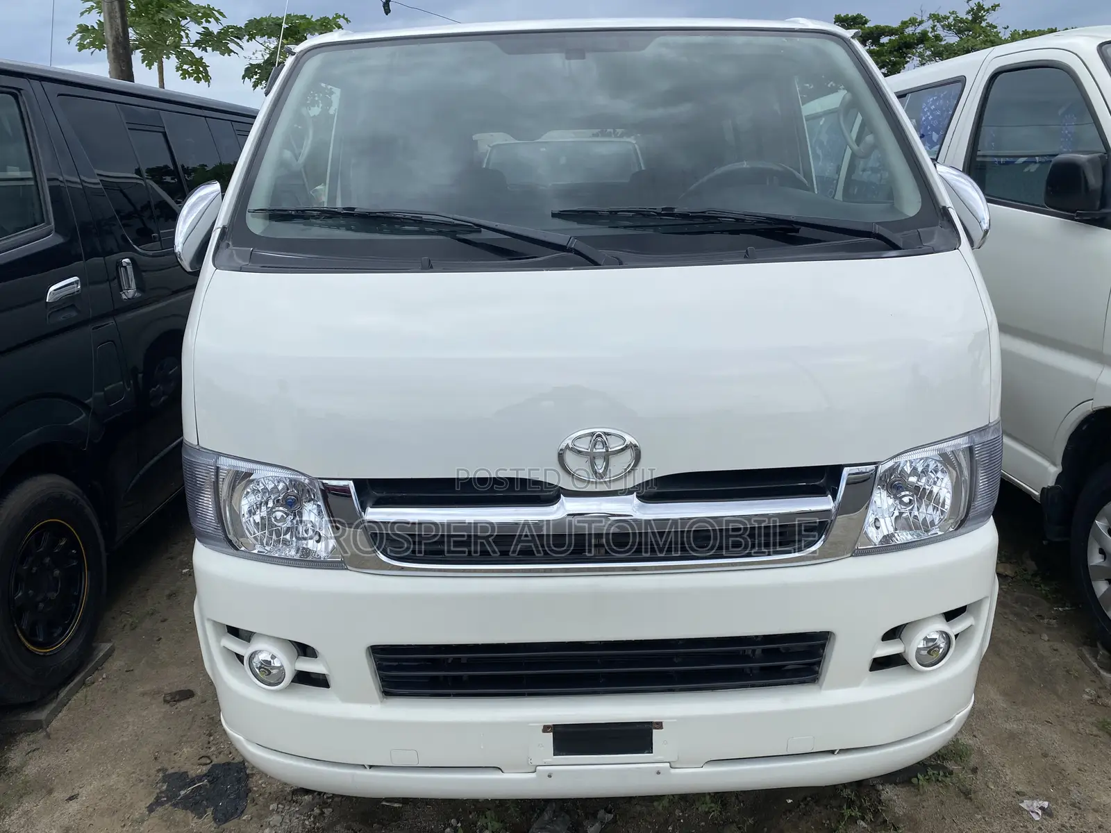 Toyota HiAce 2011 Black